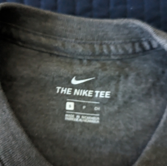 Nike Boys Small Quadruple NIKE Swoosh Shirt CU1008 081  Dark Gray NWT 012025 - Picture 5 of 8